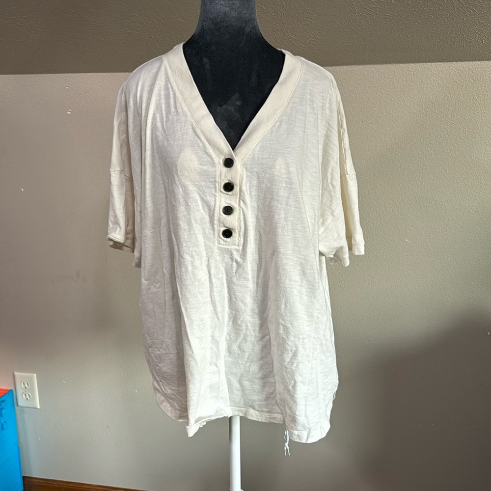 Madewell Relaxed Henley Shirt Sleeve Tee in Cream MD054
